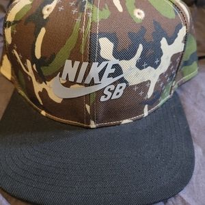 Nike sb snapback camo